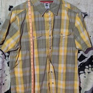 Men's "The North Face" Snap Button Down Short sleeved Tow Breast Pockets Size L